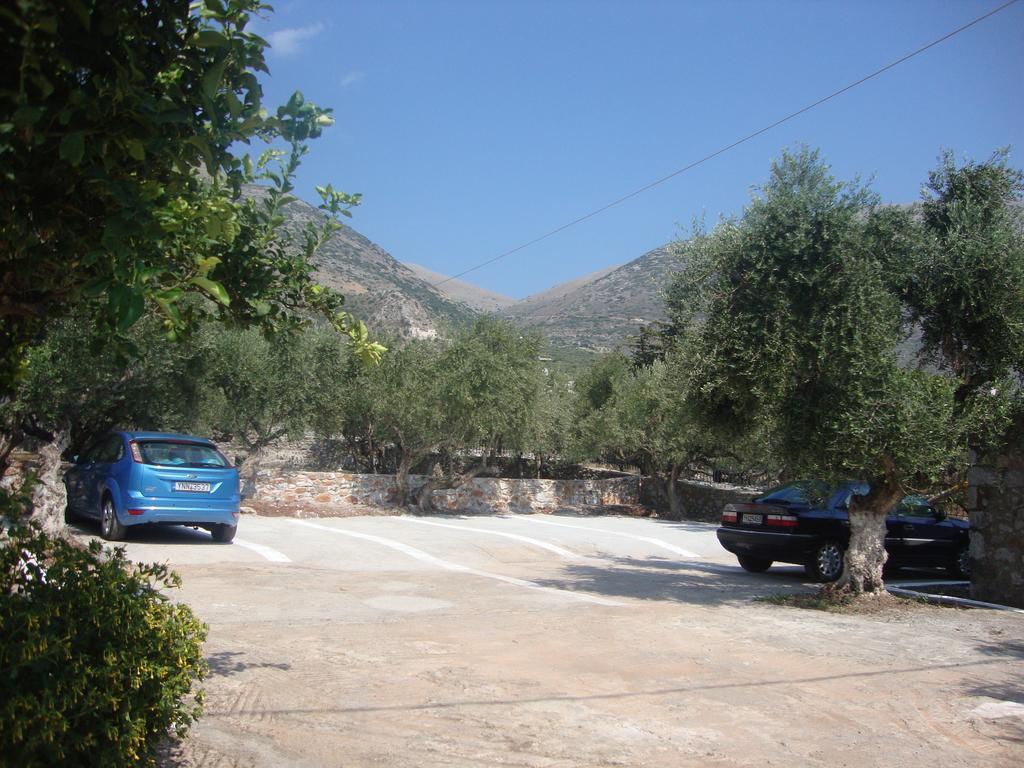 Kafiona Guesthouse Pyrgos Dirou Exterior photo