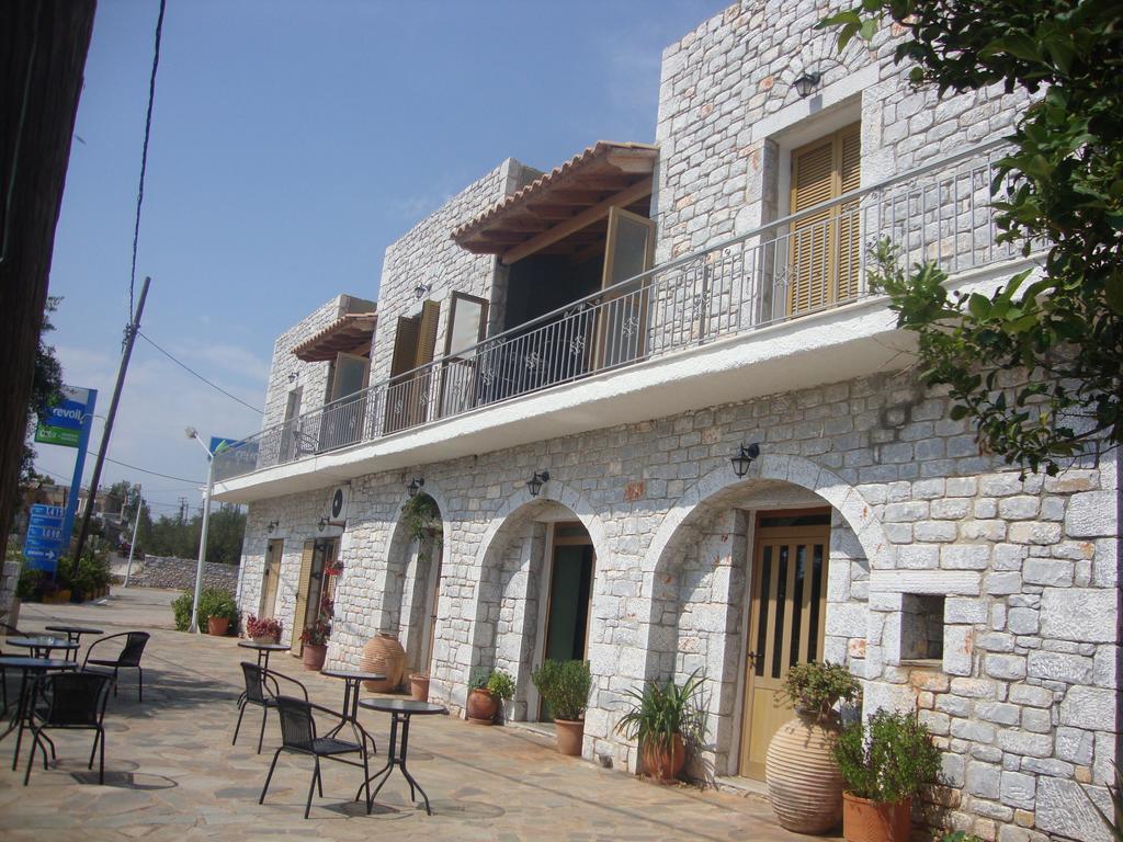 Kafiona Guesthouse Pyrgos Dirou Exterior photo