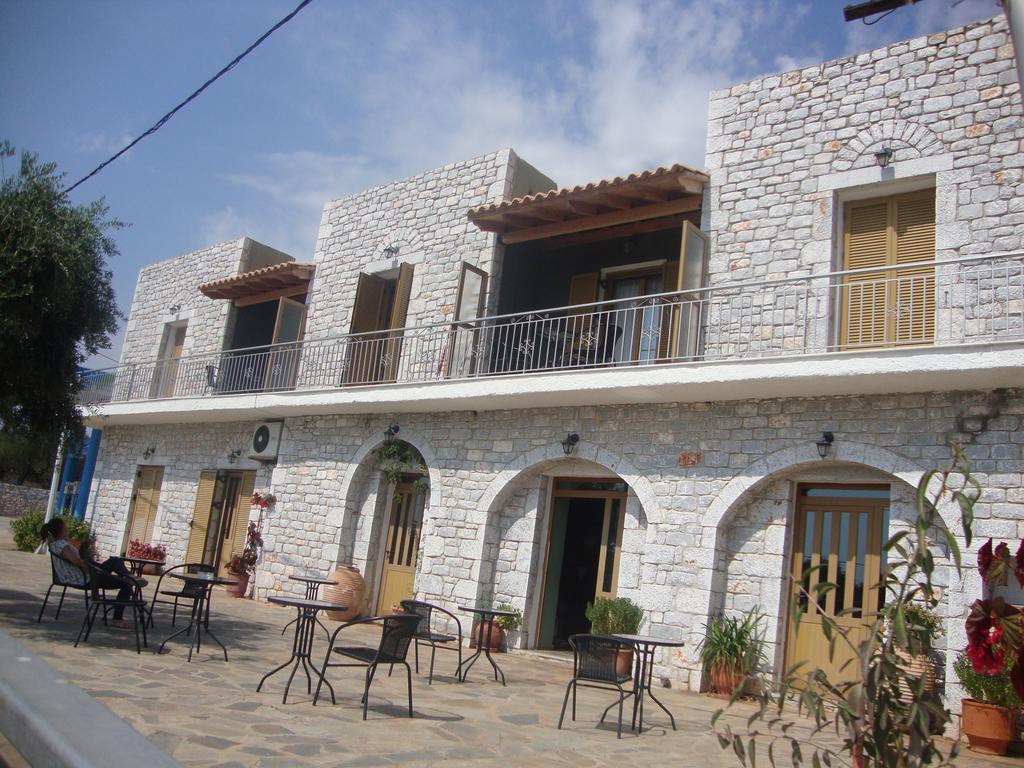 Kafiona Guesthouse Pyrgos Dirou Exterior photo