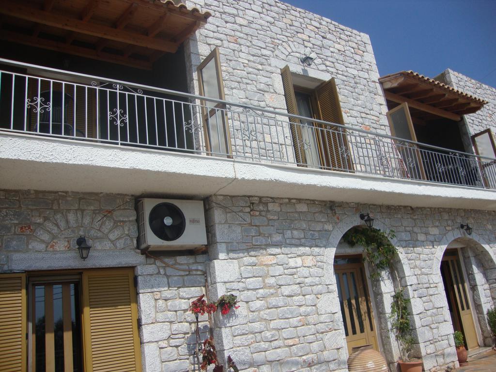 Kafiona Guesthouse Pyrgos Dirou Exterior photo