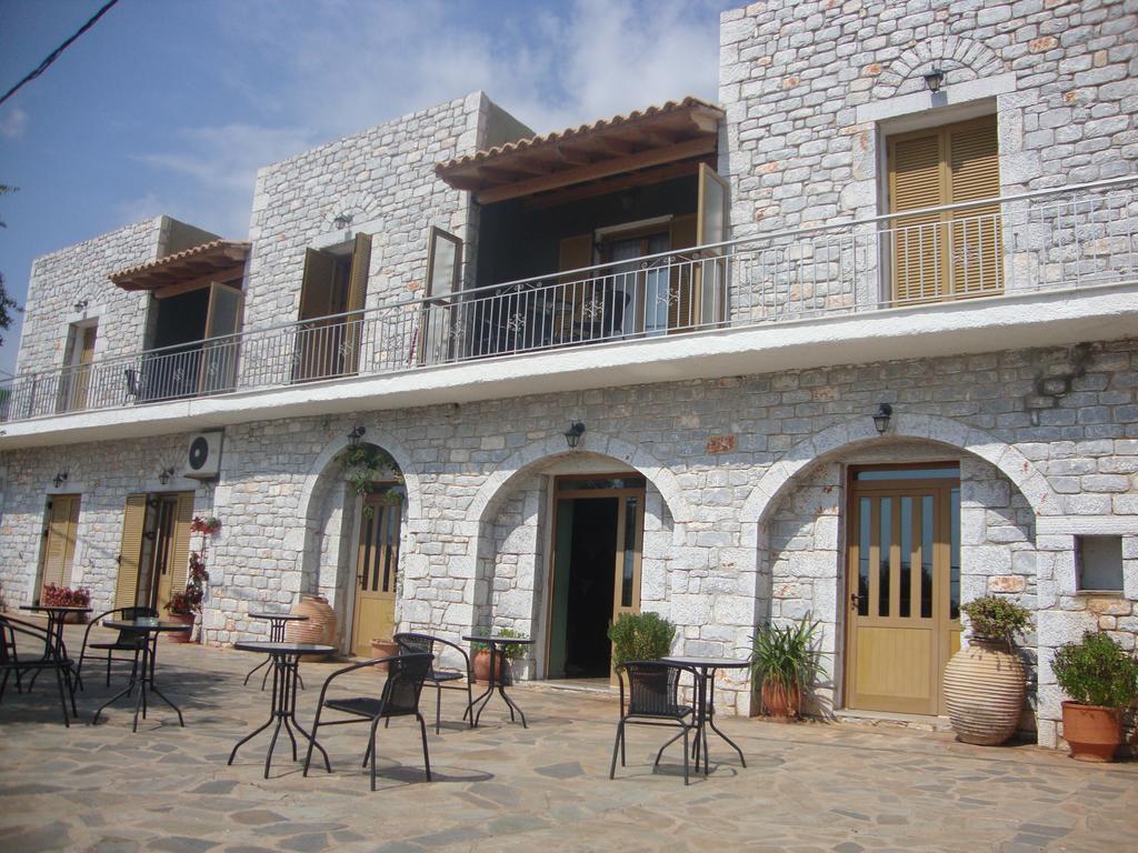 Kafiona Guesthouse Pyrgos Dirou Exterior photo