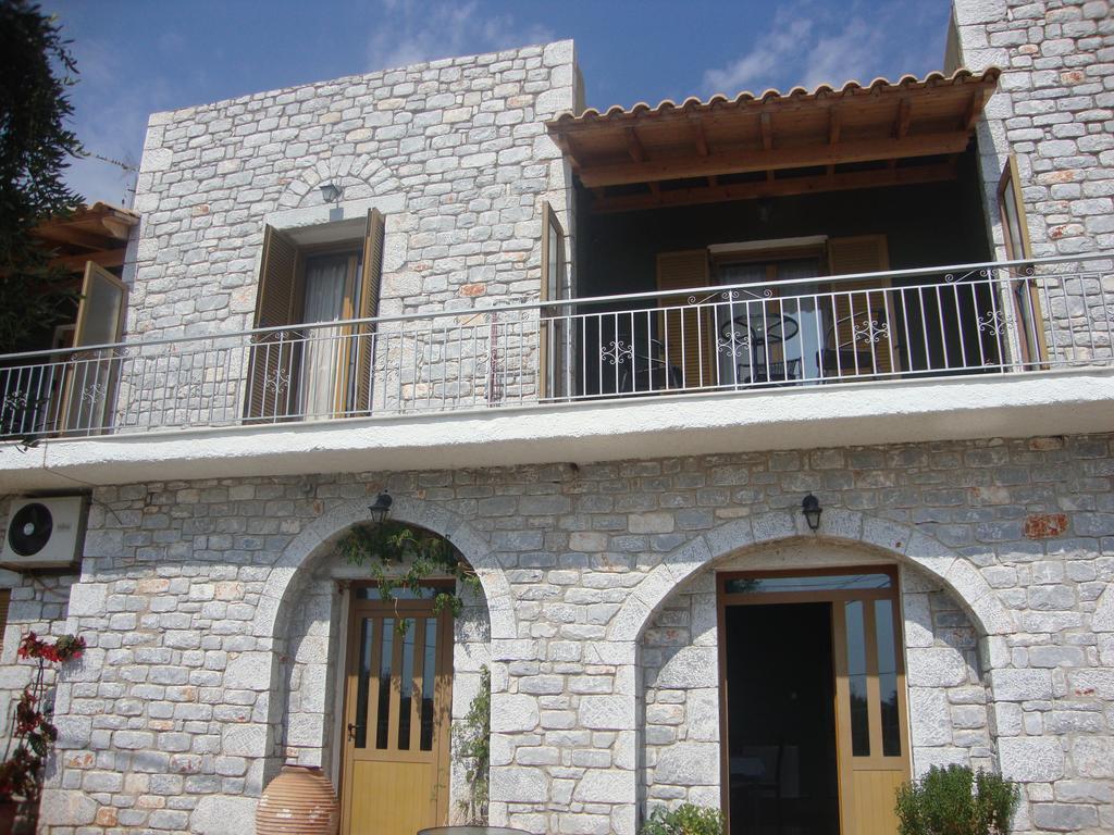 Kafiona Guesthouse Pyrgos Dirou Exterior photo