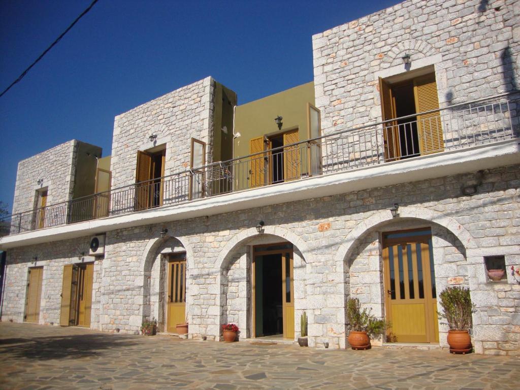 Kafiona Guesthouse Pyrgos Dirou Exterior photo