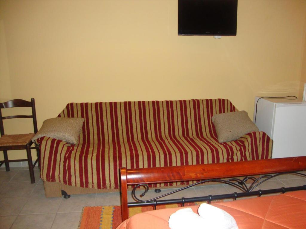 Kafiona Guesthouse Pyrgos Dirou Room photo