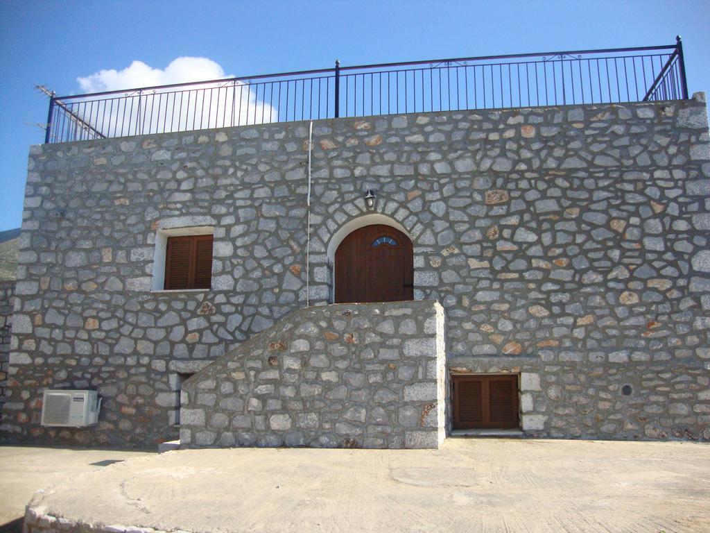 Kafiona Guesthouse Pyrgos Dirou Exterior photo